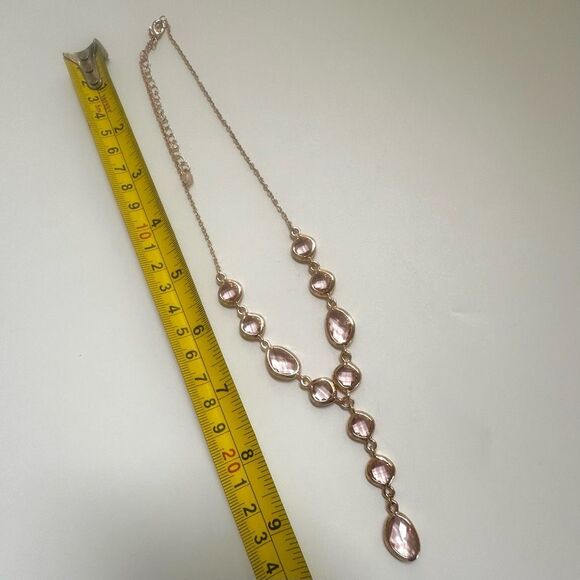 Avon Y shaped pink and gold tone necklace - Picture 7 of 11